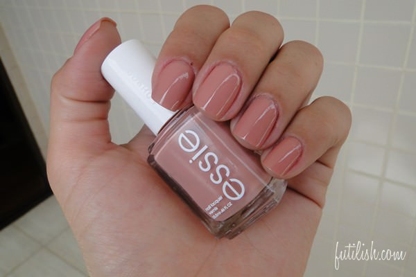 unha-esmalte-essie-rosa